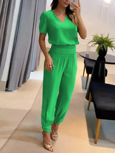 Zweiteiliges Set Aus V Ausschnitt Oberteil Und Kurzer Hose Für Damen | Formell