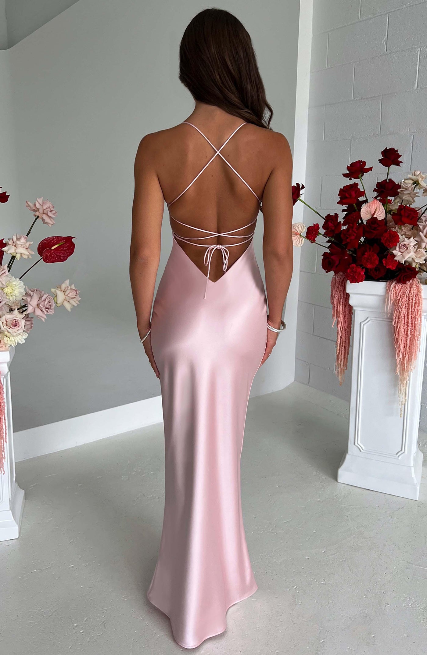 Zavando – Luxuriöses Blush-Farb Körperbetontes Maxi-Kleid mit tiefem Rücken und Schleifen-Trägern