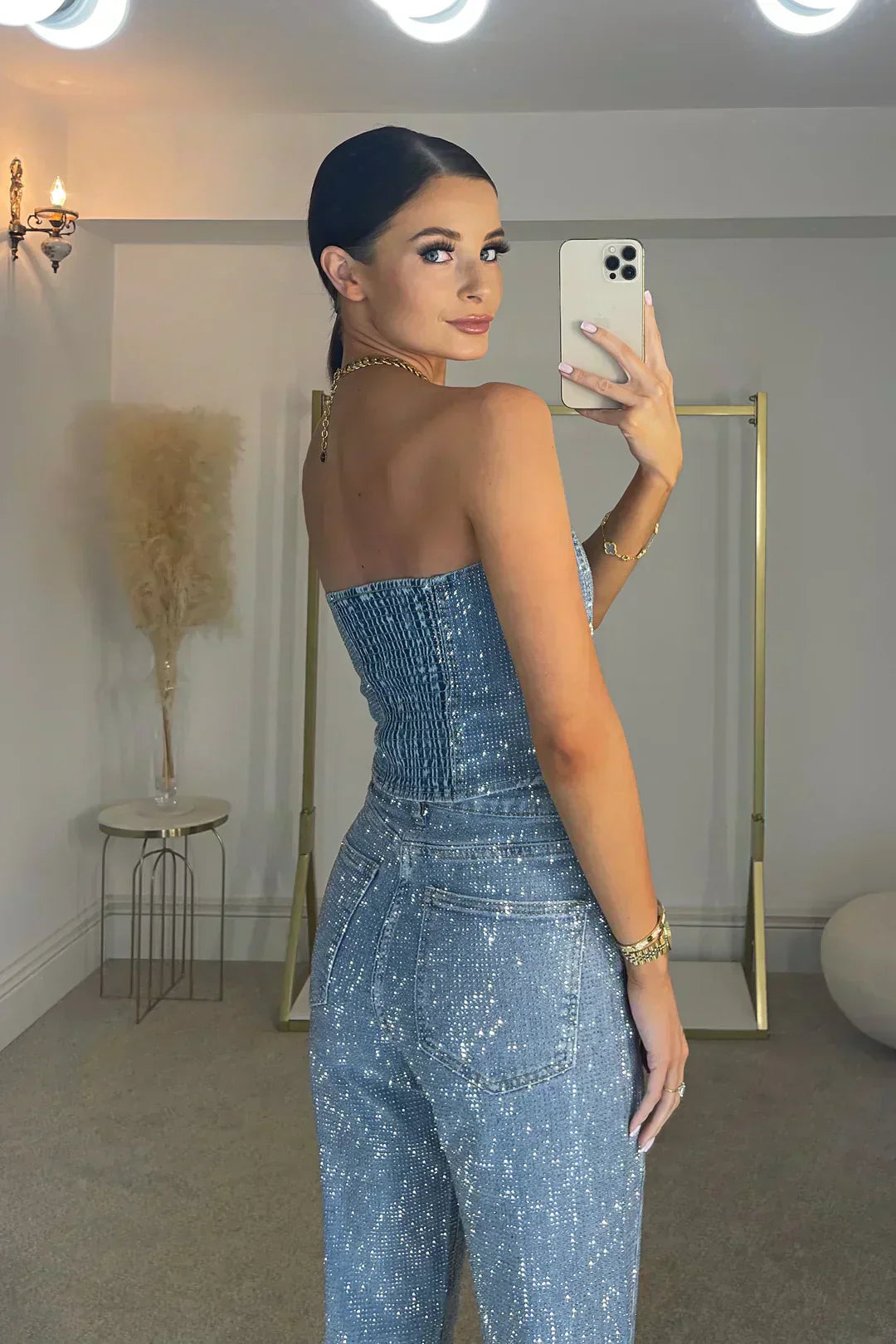 Zavando-der-Schulter-Jumpsuit – Glamouröses Erscheinungsbild mit funkelndem Stoff