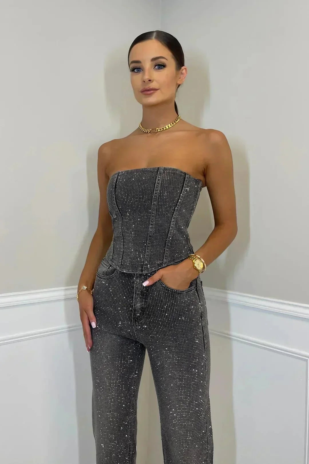 Zavando-der-Schulter-Jumpsuit – Glamouröses Erscheinungsbild mit funkelndem Stoff