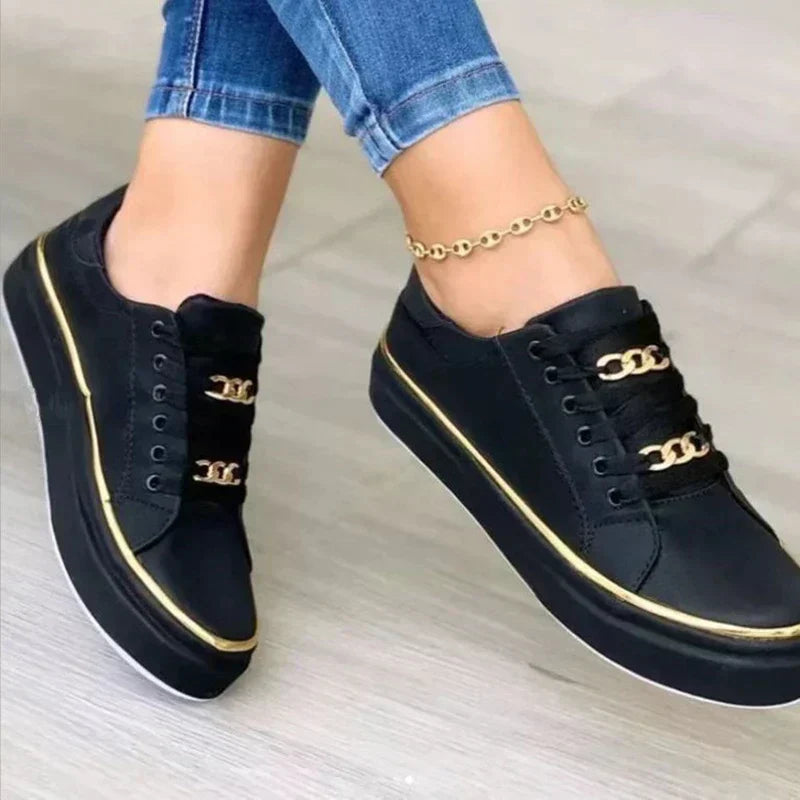Zavando - modische Sneakers mit Metallkettenverzierung
