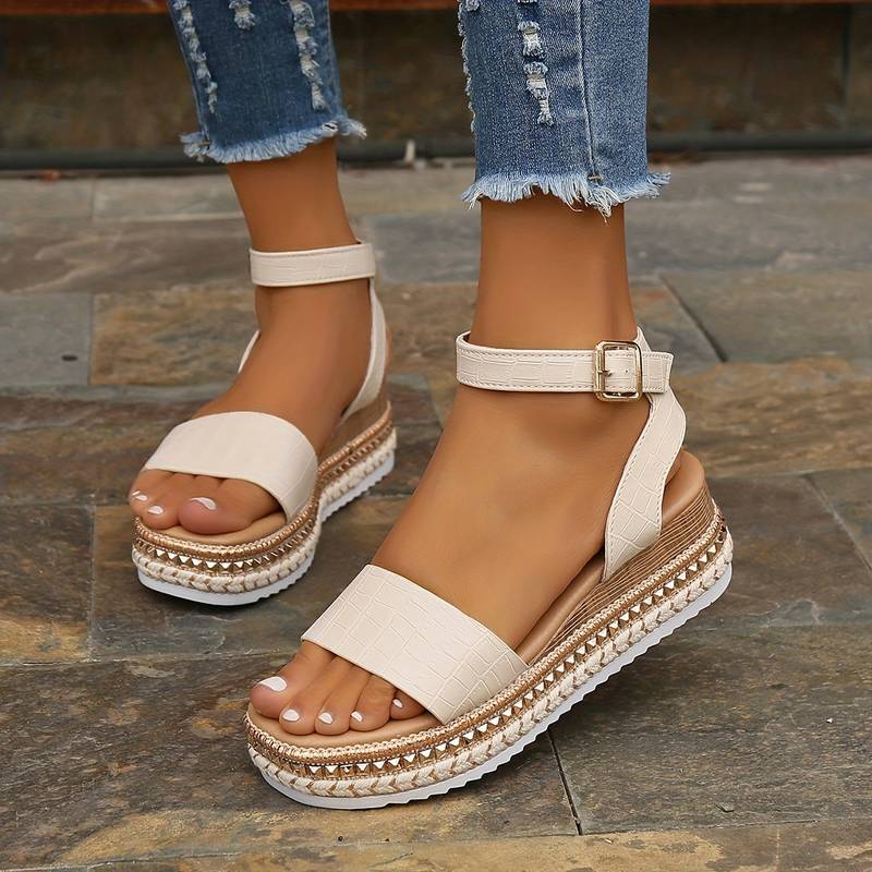 Zavando – Stylische und robuste Plateausandalen