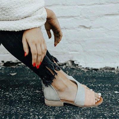 Zavando – Stilvolle zweifarbige Sandalen mit offener Spitze